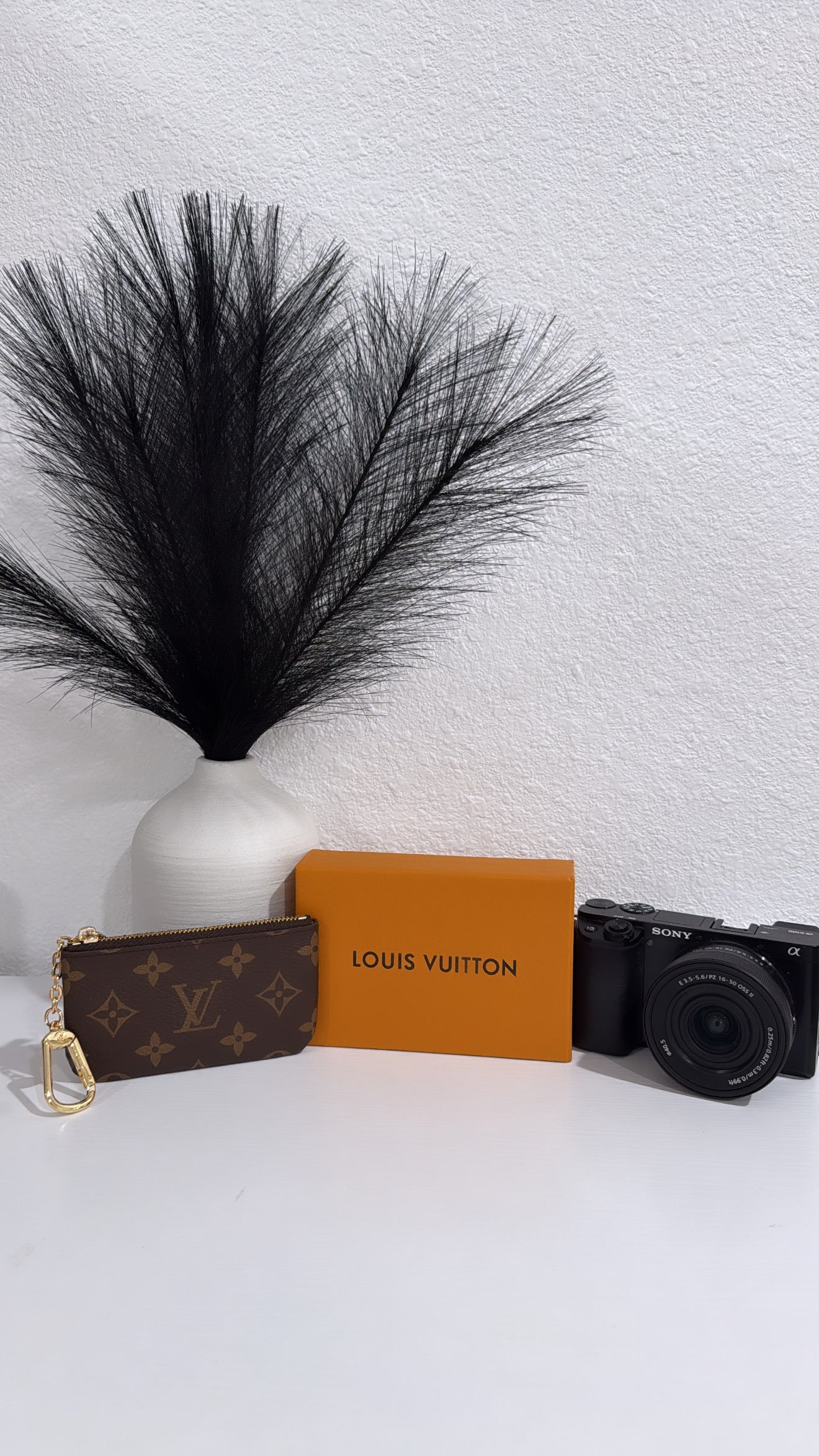 LV Wallet Keychain | Non-Authentic | Replica