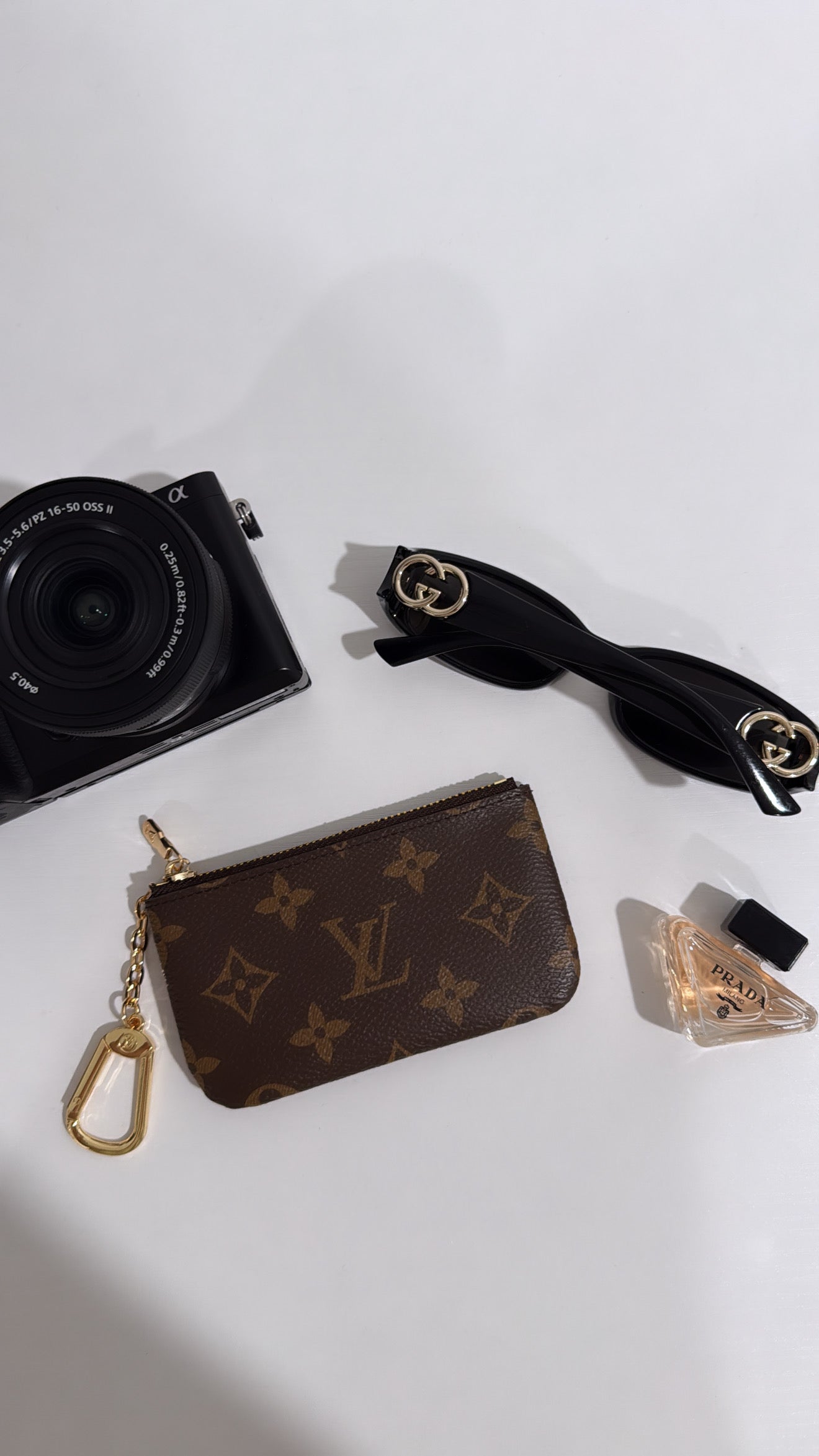 LV Wallet Keychain | Non-Authentic | Replica