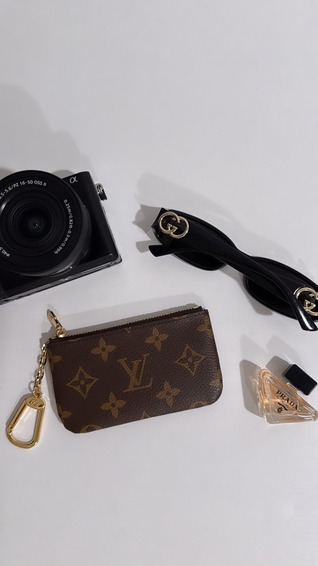 LV Wallet Keychain | Non-Authentic | Replica